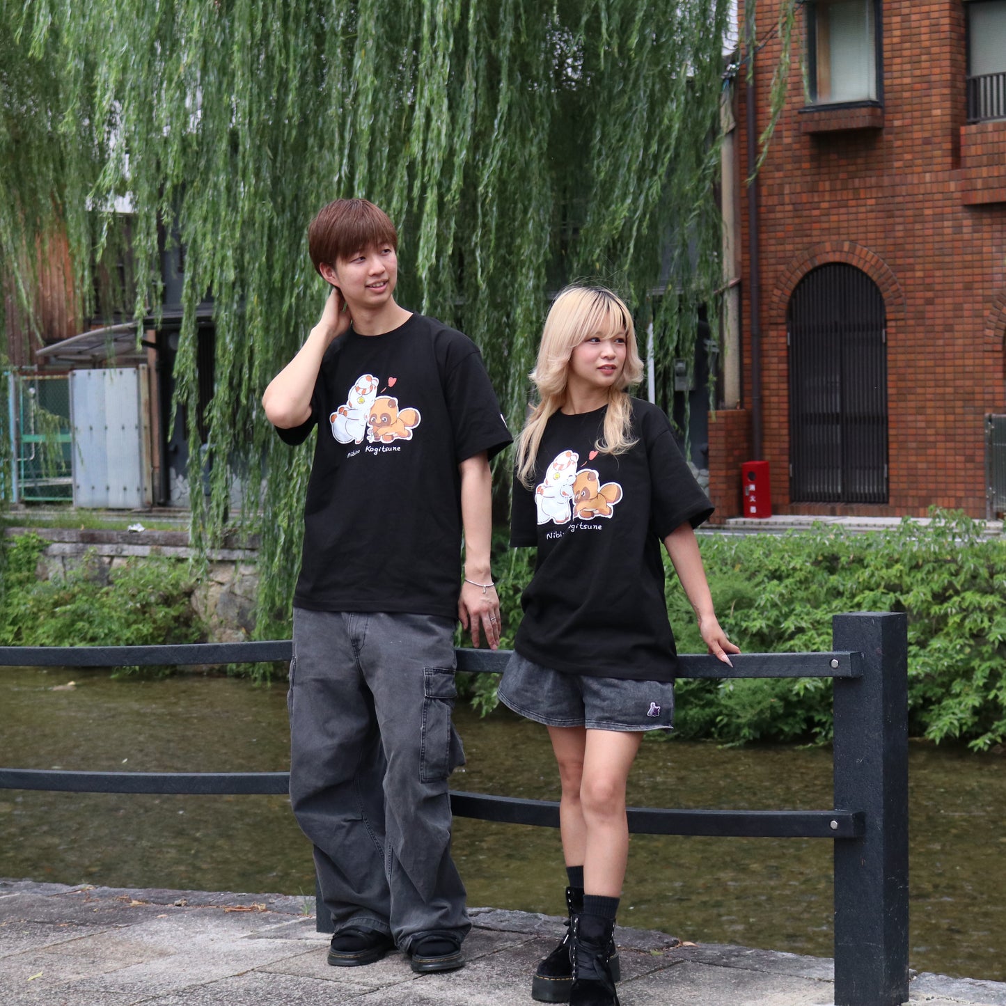 【デザフェス63：既存商品】二尾の小狐てnこ_Fluffy Friends Tシャツ　Sサイズ